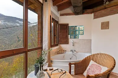 Image de Maison de campagne \"El Carbayu, Jacuzzi Y Vistas\" avec vue sur les montagnes, terrasse et Wi-Fi
