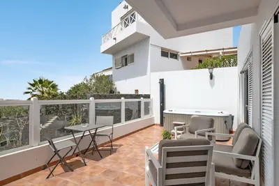 Image de Appartement de vacances 'Garden' avec vue mer, terrasse, jacuzzi et Wi-Fi
