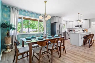 Image de Spacious and Luxury Designed Ranch with Game Room