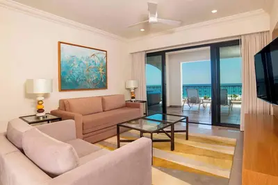 Image de Amazing 3-bedroom Ocean Front Penthouse in Cabo San Lucas with WiFi & Ac