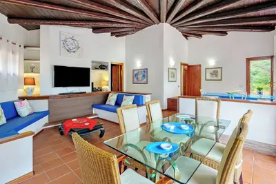 Image de Villa 'Country House Sardinia' avec vue sur la mer, Wi-Fi et climatisation