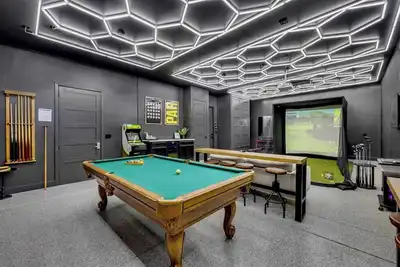 Image de Heated Pool & Spa, Golf Simulator, Billiards