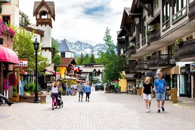 Image de Vail Village 5br condo - walk to lifts, shopping and dining outside your door!