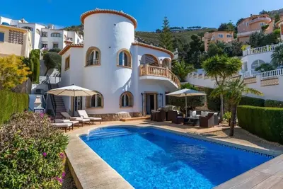 Image de Villa 'Sueños - Nova Sun Holiday' avec vue montagne, Wi-Fi et climatisation