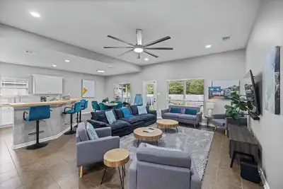Image de Close to Chappapeela Open Floor plan with Pool