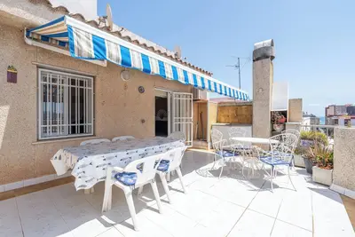 Image de Appartement de vacances \"Ático Cesar Cataldo\" près de la plage avec terrasse privée