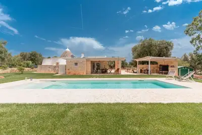 Image de Maison de vacances 'Panoramic Trullo Tramonto with Pool' avec piscine privée, Wi-Fi et climatisation