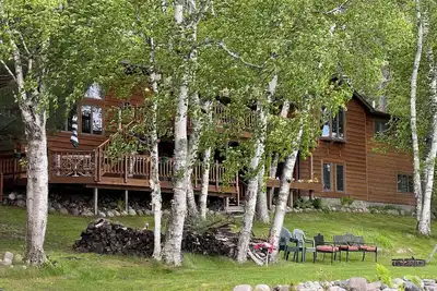 Image de Snowmobiling, Fishing, hunting! A little bit of everything right out the back door