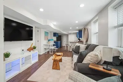 Image de 3br/2ba Unit Just Furnished