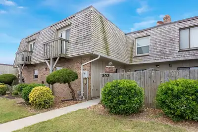 Image de Dog-Friendly 2br | Pool & Near Beach Access
