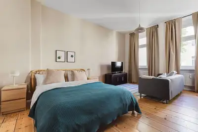 Image de Dreamy Friedrichshain Studio, Move-In-Ready w/ Furniture, by Blueground