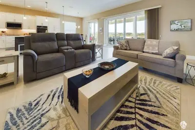 Image de Relaxing Retreat in Dabney with Two Master Suites!