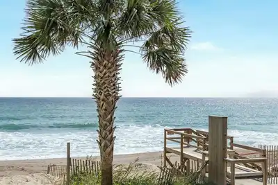 Image de This is the View! Steps to the Sand-4 Resort pools-Beach Chairs-Location!