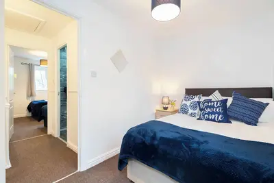 Image de 2 bed-Sleeps 4-Private Garden- Free Parking