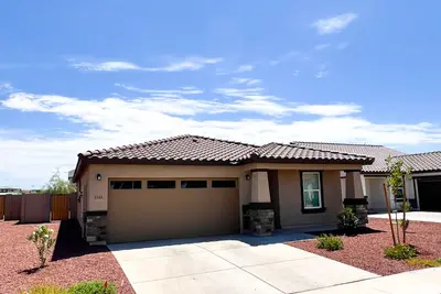 Image de 3 bed 2 bath home with all essentials included plus pet friendly!
