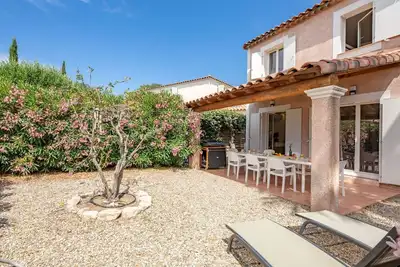 Image de Agréable appartement pour 8 personnes avec piscine, Wifi, climatisation, Tv, patio et parking