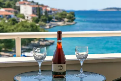 Image de Appartement de deux chambres avec le balcon et la vue sur le mer Razanj, Rogoznica (A-23217-a)