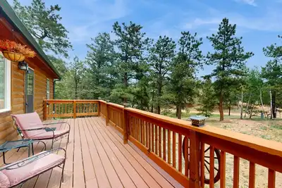 Image de Beautifully furnished home with internet, hot tub and peak views