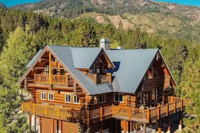 Image de One Of A Kind, Picturesque, Cedar Log Cabin For The Whole Family \n\n