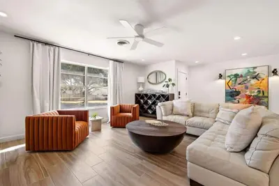 Image de Stylishly Remodeled Home-Walk to Swu & the Square!