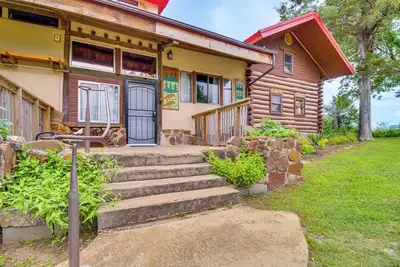 Image de 4 Mi to Historic District: Calico Rock Cabin!