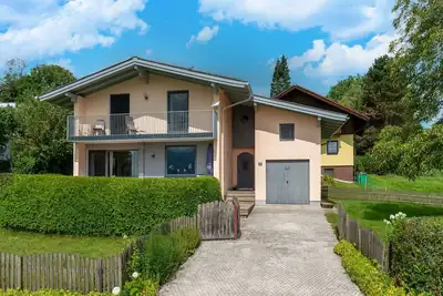 Image de Belle maison de vacances Ă Attersee avec jardin