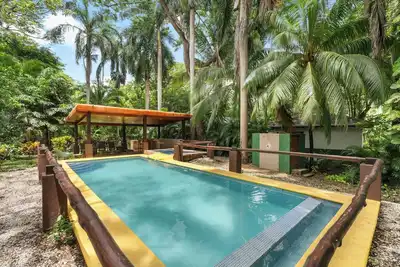 Image de 3-Bd Home, Shared Pool, 1 Block from Beach