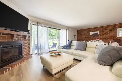 Image de Charming 1br Condo with Patio, Near The Lake Geneva