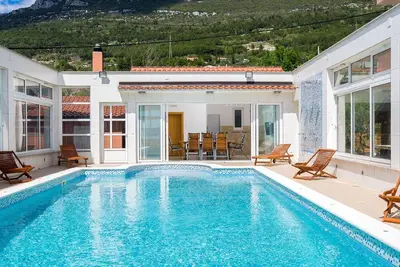 Image de Maison de vacances Kaštel Stari pour 1 - 16 personnes avec 7 chambres à coucher - Maison mitoyenne