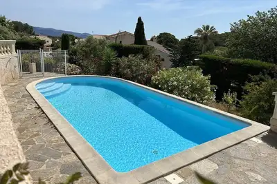 Image de Villa calme avec piscine privée, parking, 3 chambres, pour 6 à Bormes-les-Mimosas