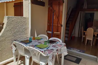 Image de Villa Climatisée avec Mezzanine, Parking Sécurisé et Terrasse près du Lac Marin pour 4 Personnes