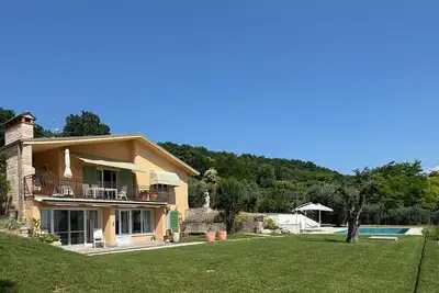 Image de Vue unique sur le lac de Garde!