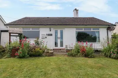 Image de Haul A Gwynt, pet friendly, with open fire in Benllech