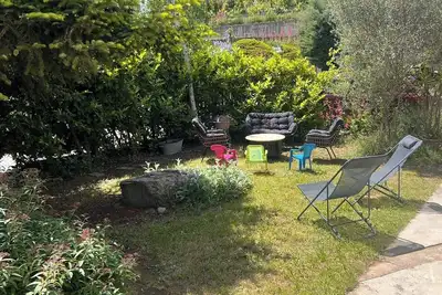 Image de grand appartement indépendant avec jardin, au calme dans maison
