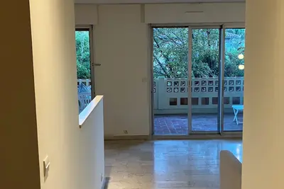 Image de Bel appartement avec une large terrasse proche du centre ville