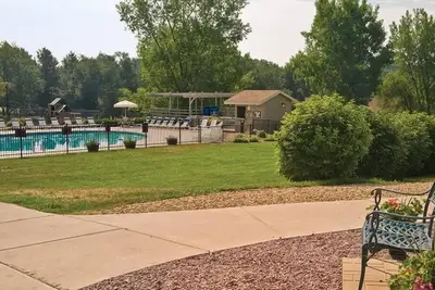 Image de 2br Deluxe Condo in Wilderness Setting!