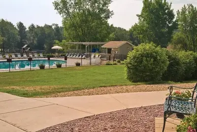 Image de 2br Deluxe Condo in Wilderness Setting!