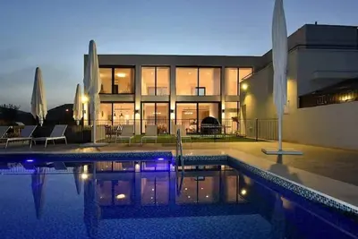 Image de New exclusive villa with private pool
