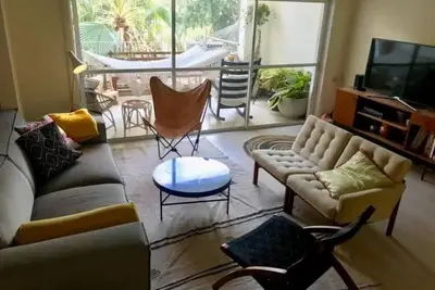 Image de Centrally Located 4-bedroom Apartment