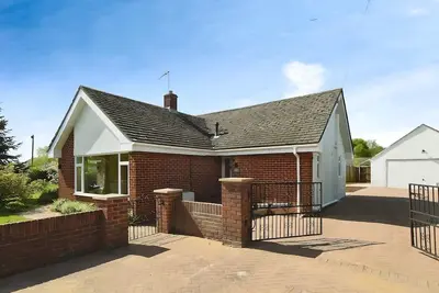 Image de 5 Bedroom Modern, Chalet-Style Bungalow In Calne, Entire Home.