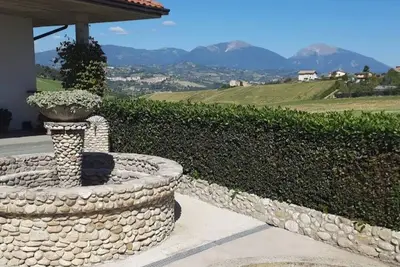 Image de Yellow House: apartment located between the sea, mountains and fantastic borghi☀️