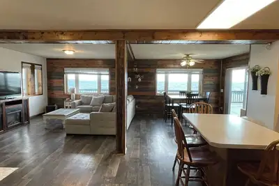 Image de \"Ackerman Lakeside\" - 3 Story, 4 Bed, 3 Bath