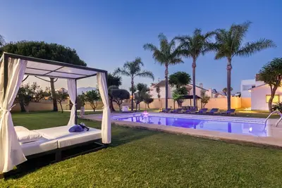 Image de Guadalmina Cozy Sea Front Villa