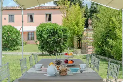 Image de Historic residence whith swimming pool immersed in the hills of Lucca