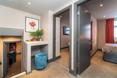 Image de Two Bedroom Split Level Apartment 203 (Sleeps 5)