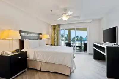 Image de Minutes to Top-Rated Seven Mile Beach! 2 Relaxing Units, Pool, Beachfront!