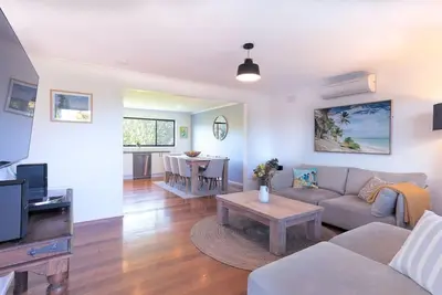Image de 428 Eastbourne Road · Rosebud Garden Cottage