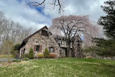 Image de Escape to the Woods: 4-bedroom country house with hot tub spa, sauna, fireplace