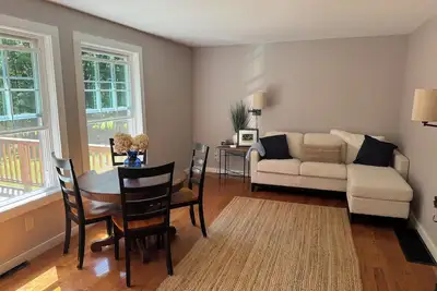 Image de Lovely 2-bedroom house private 2ac setting. Hiking, swimming, kayaking, skiing.