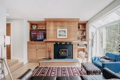 Image de 90sw - Fireplace - Dishwasher - W/D - Pets Ok by RedAwning